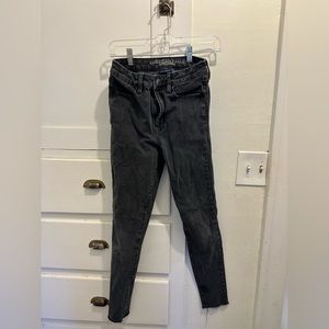 American eagle black raw hem skinny jeans